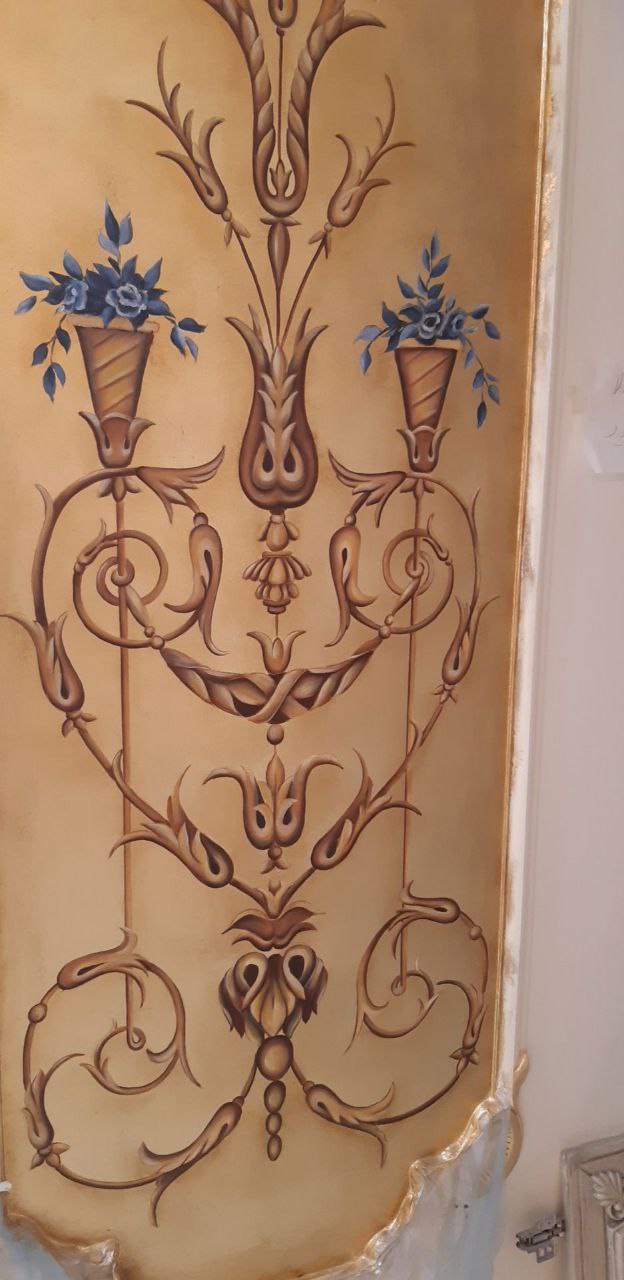اجرای ورق طلای خشتی روی ستون و نقاشی