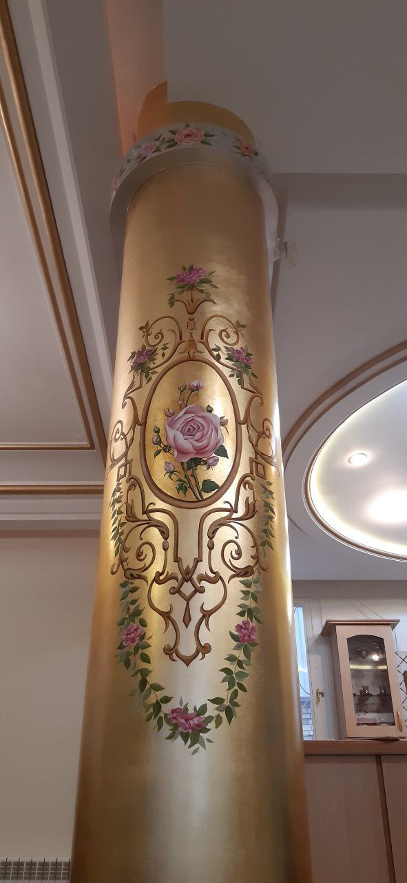 اجرای ورق طلای خشتی روی ستون و نقاشی